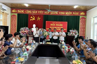 Hội nghị công bố Quyết định về công tác cán bộ  và bổ nhiệm chức vụ Phó Hiệu trưởng Trường Tiểu học Yên Từ B