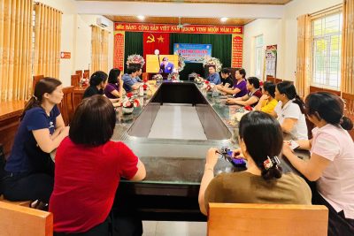 CÁN BỘ, ĐẢNG VIÊN, GIÁO VIÊN TRƯỜNG TIỂU HỌC YÊN TỪ THAM GIA HỘI NGHỊ HỌC TẬP, QUÁN TRIỆT NGHỊ QUYẾT SỐ 10-NQ/TW CỦA BỘ CHÍNH TRỊ